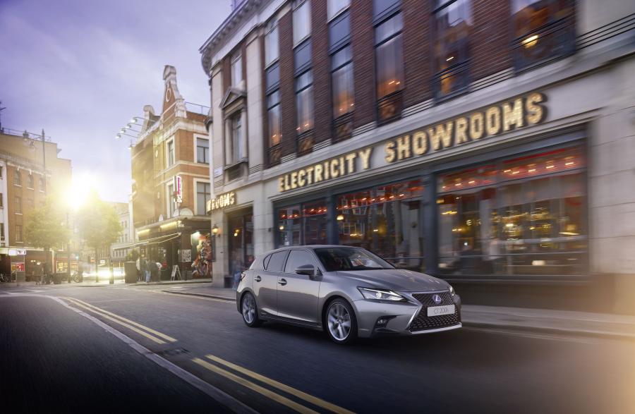  Lexus CT200h 2017 года  (WW) (фото 18 из 21)